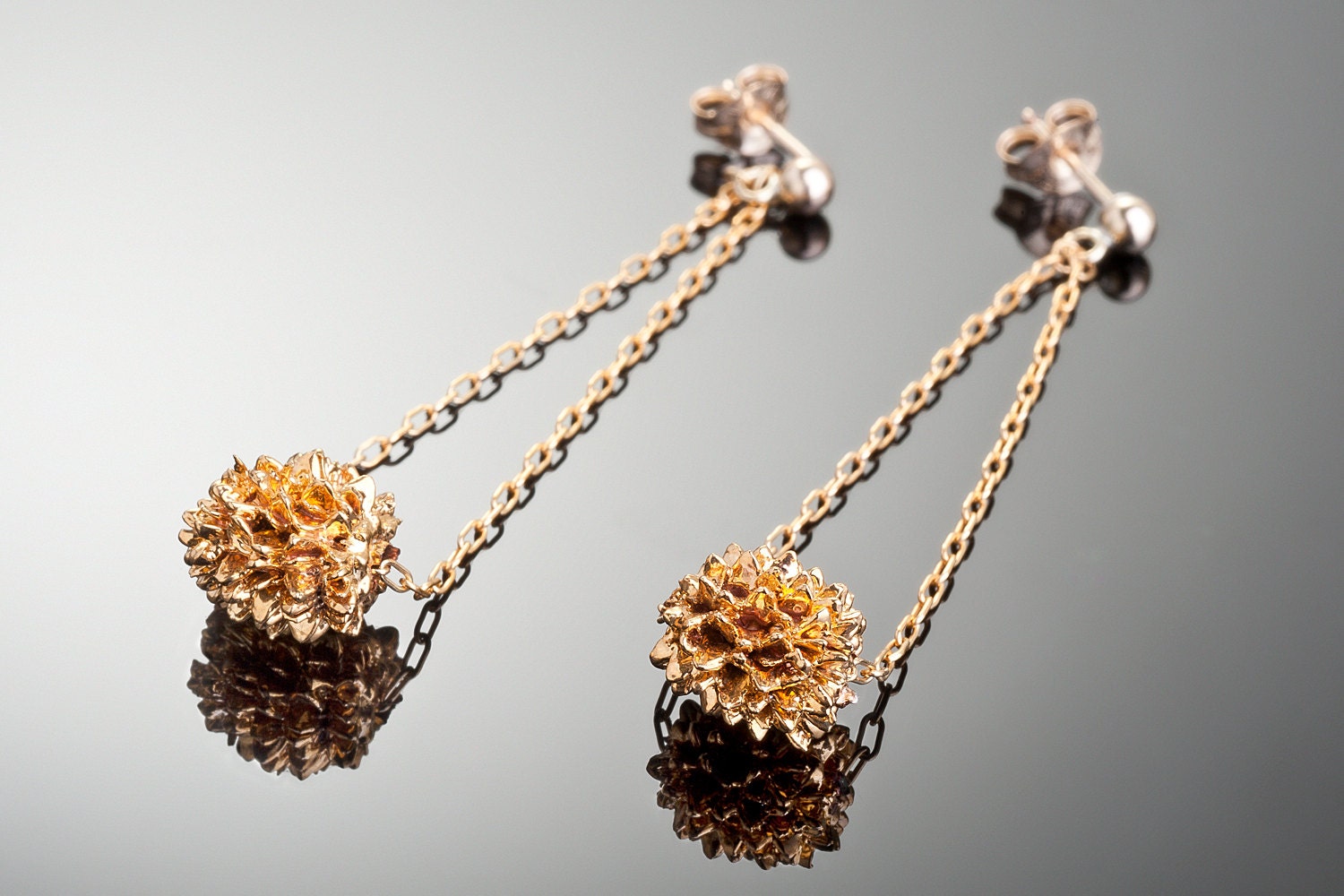 small valencian seed earrings