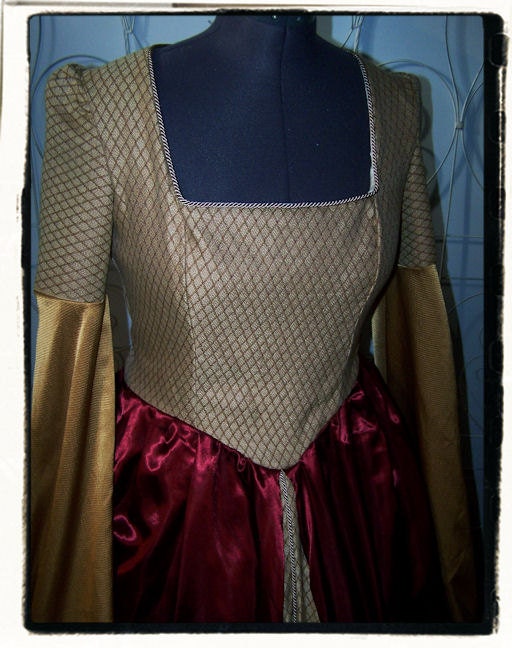 Red and Gold Tudor Renaissance Game of Thrones Gown Bust 43"