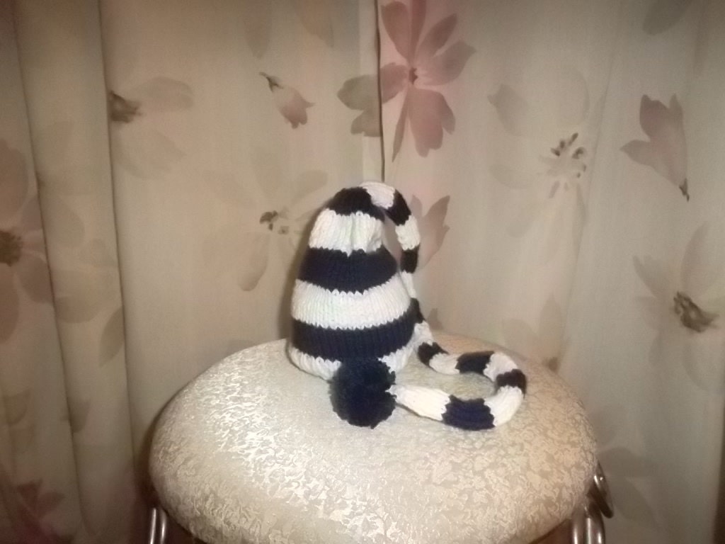 Knit baby elf hat/new born/baby photo shoot/ accesorie/ready to ship