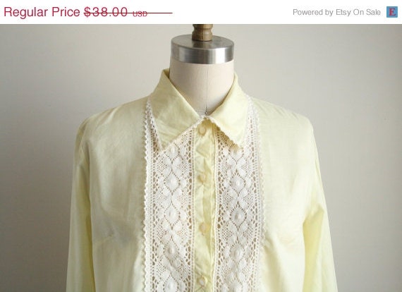 SALE Buttercream Tunic with Crochet - 70s Indian Tunic - Vintage Sleepwear