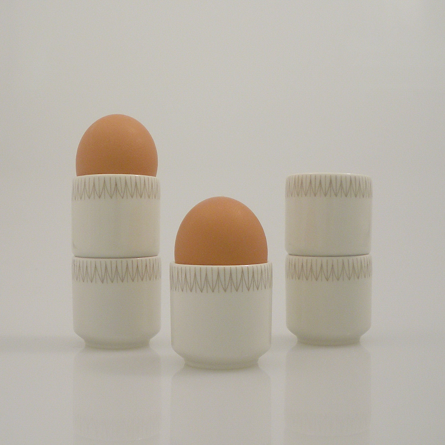 Vi n t a g e Royal Doulton Fine Hotel China Egg Cups Set of Five