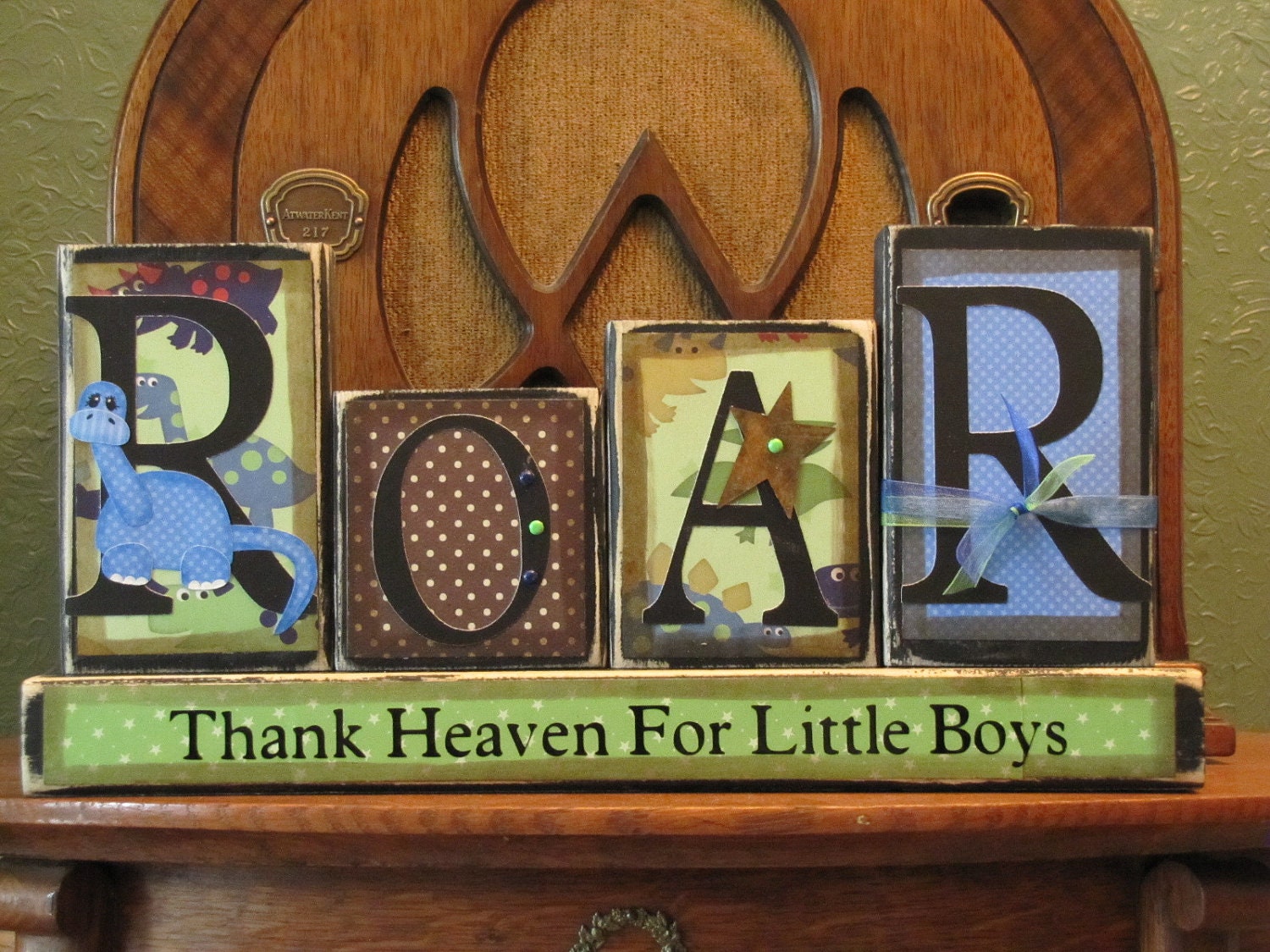 Dinosaur Sign - Children's Room Decor