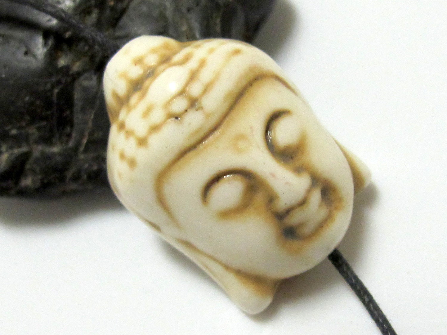 White ivory color turquoise howlite carved Buddha bead - 1 bead - BD128