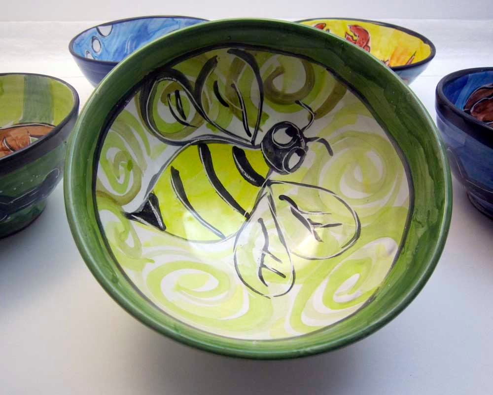 Ceramic Bowl Clay Pottery Majolica Prep Serving Kitchen Yellow Green Bee Spring