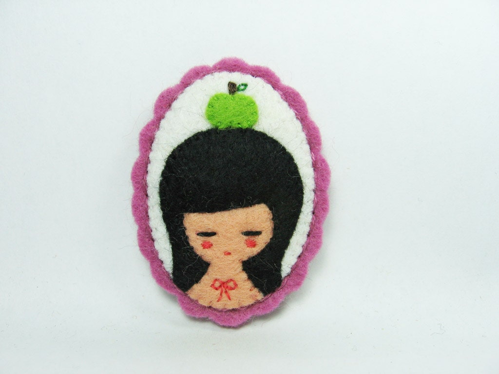 Snow White felt brooch