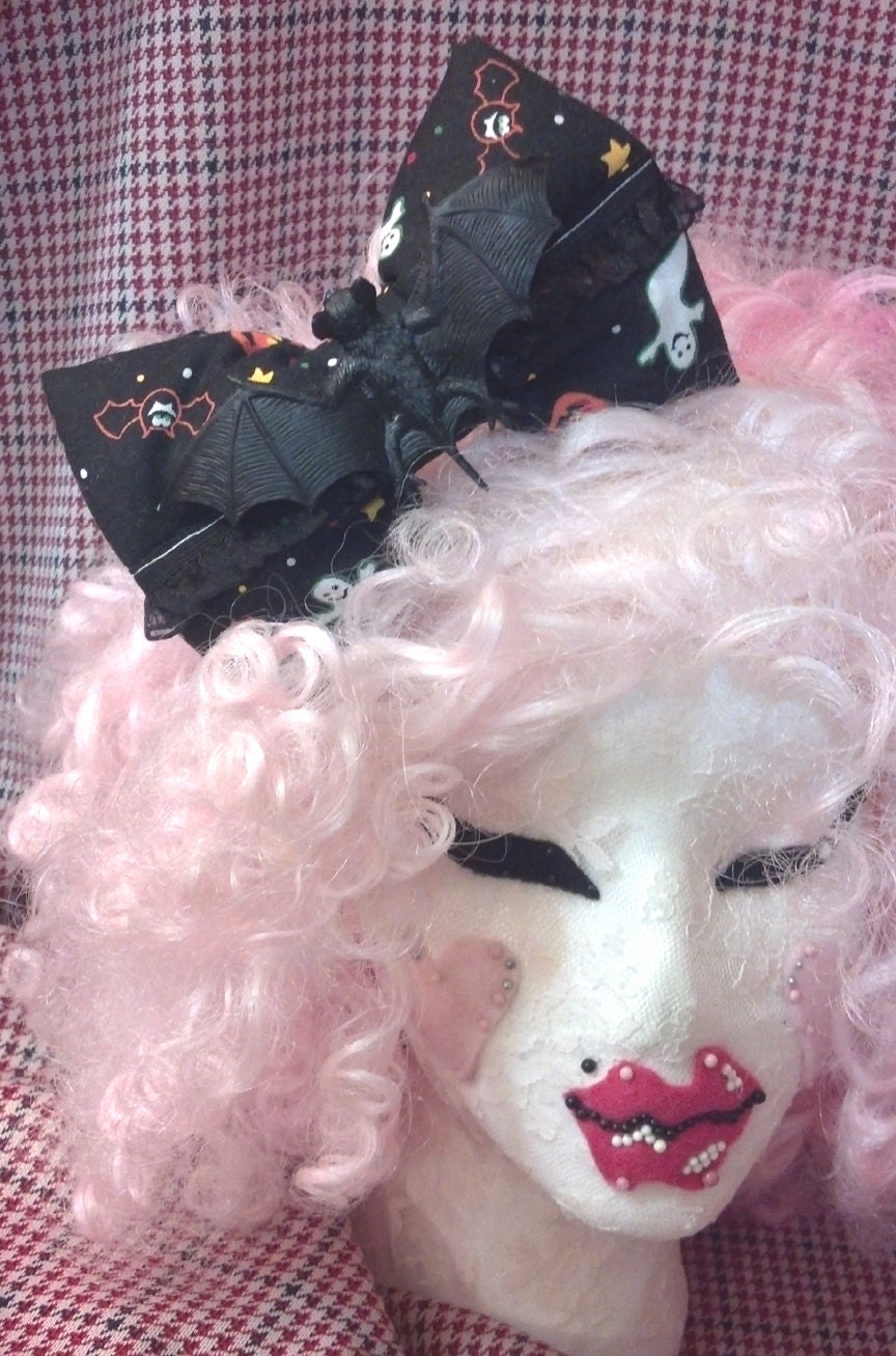 The" Does This Bat Bring Out My Eyes" Stuffed Nellie Bow.
