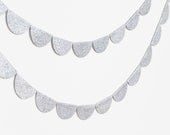 Scalloped Glitter Garland (Silver)