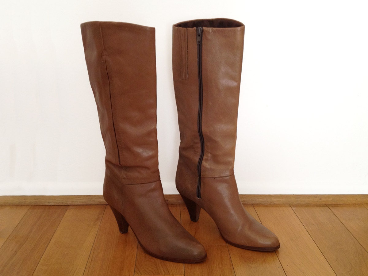 1970s taupe brown leather stacked heel knee boots 7 7.5