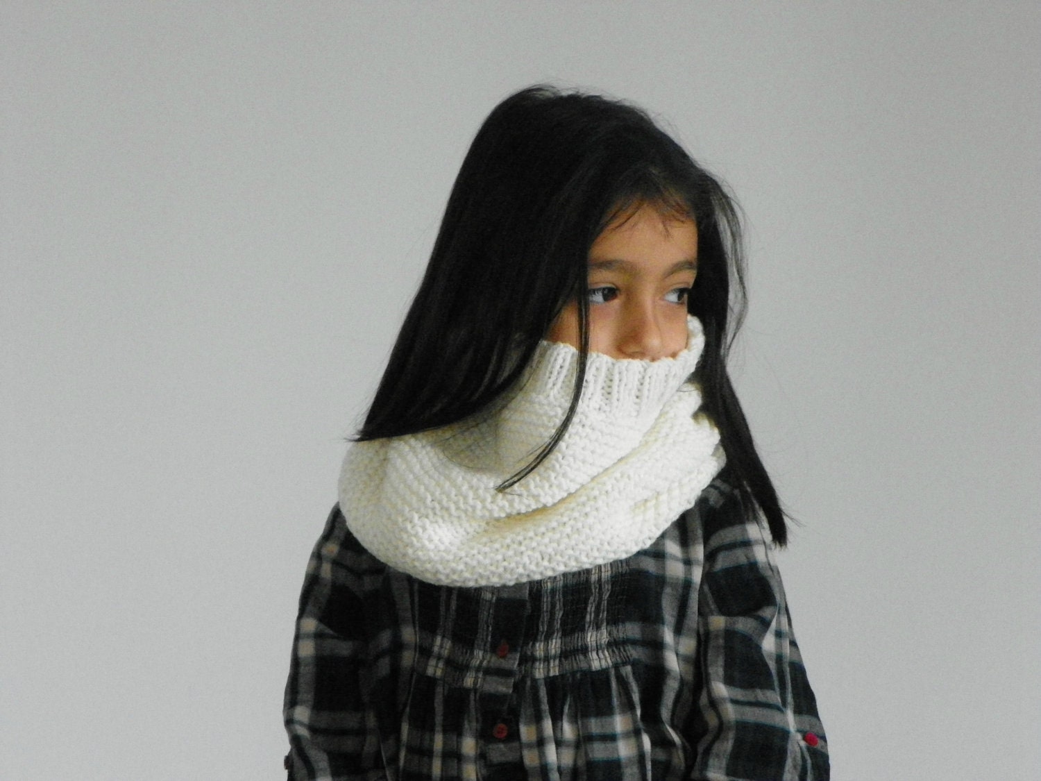 Kids Knit cowl, cream scarf, hand knit neckwarmer, autumn-winter accessories