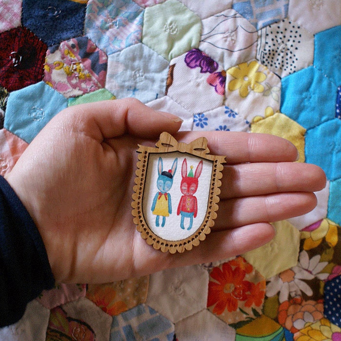 Bright Couple in Wooden Bow Frame Illustrated Brooch