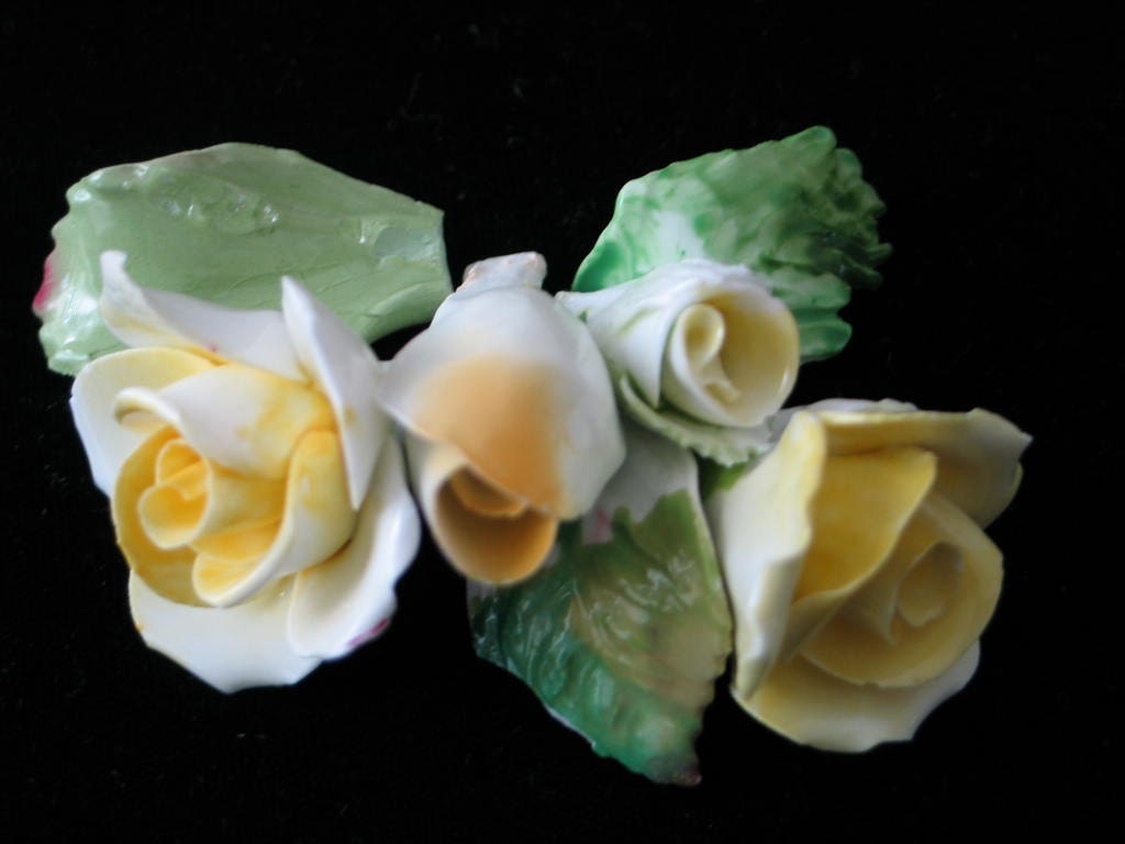 CAPIDOMONTE PORCELAIN CHINA,Yellow Roses, For Mosaics, Seven Pieces, Vintage, Italy, Gorgeous.