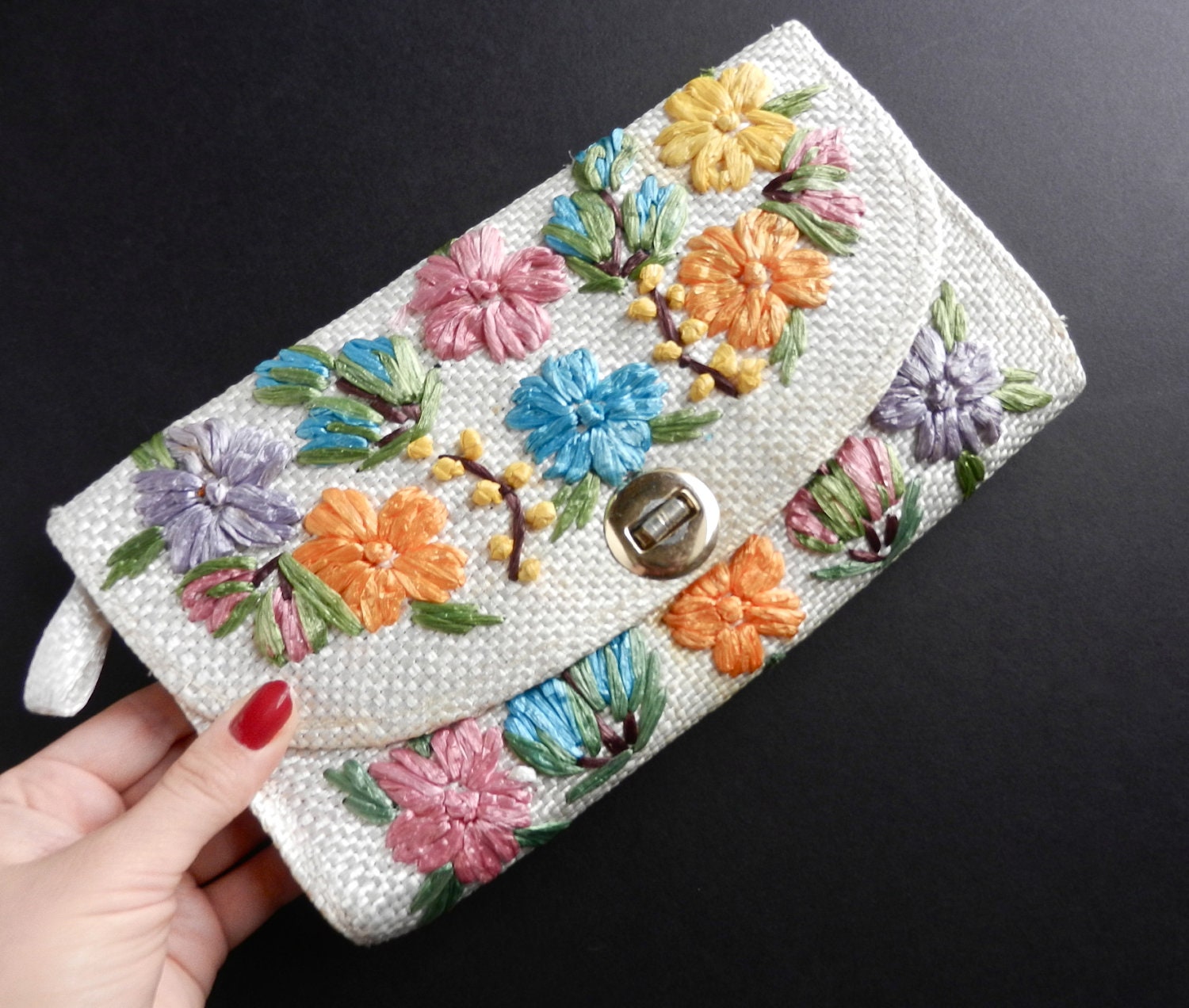 Retro Straw Flower Bag - White Floral 1970s Philippines Clutch / Woven Blues, Pinks, & Oranges