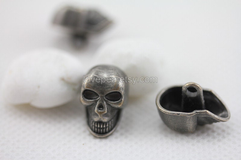 50 PCS.Antique silver  Metal Skull buttons ghost