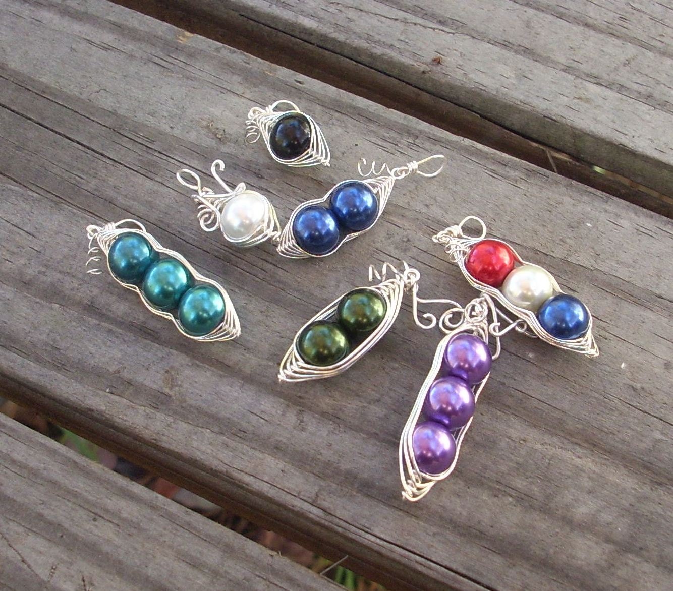 Silver wire Peas in a Pod necklace