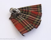 Miyu Decay Noir Filigree Brooch Red Tartan Plaid