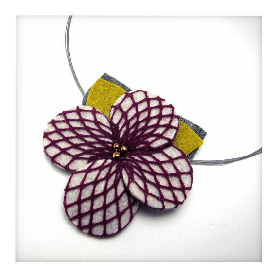 Handmade Felt & Fishnet Necklace - Single Flower Light Grey and Purple