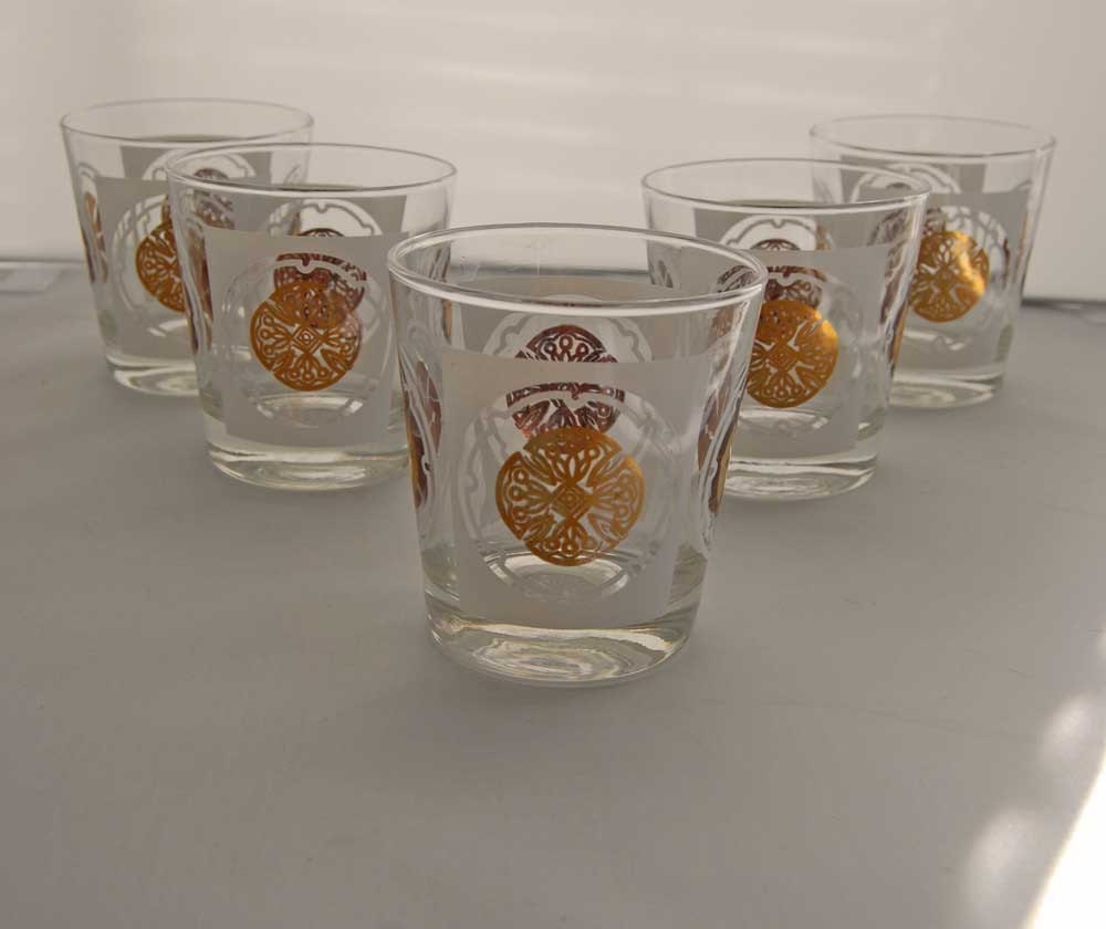 Set of 5 Vintage Gold and White Atomic Barware Glasses