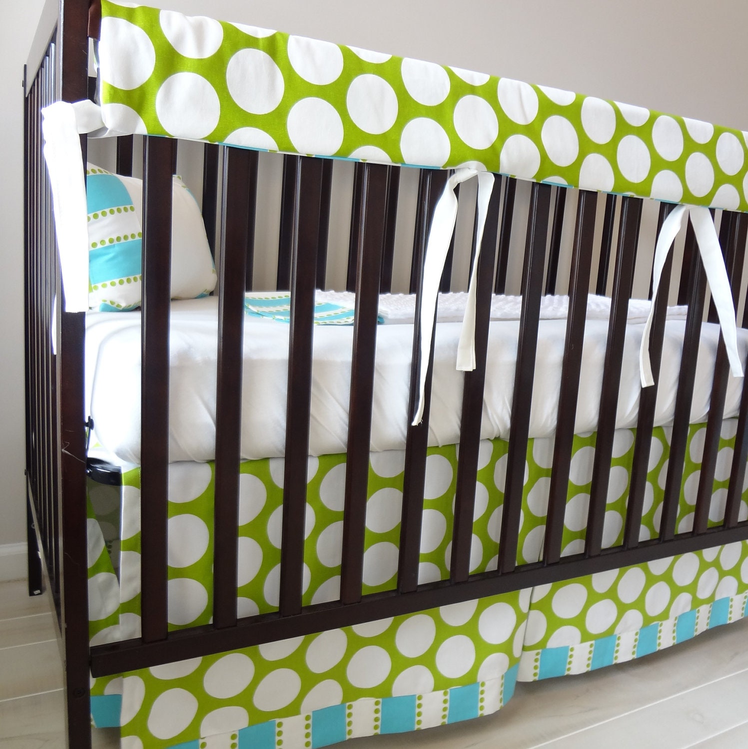 Bubble Bliss Bumperless Crib rail bedding collection