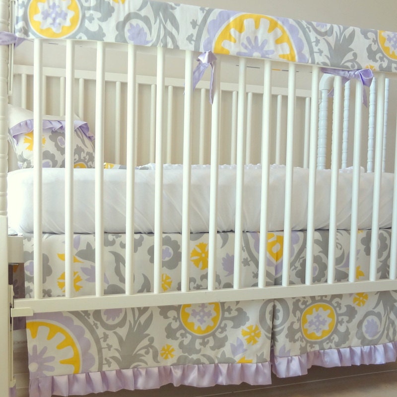 Wisteria Bumperless Crib Bedding set.