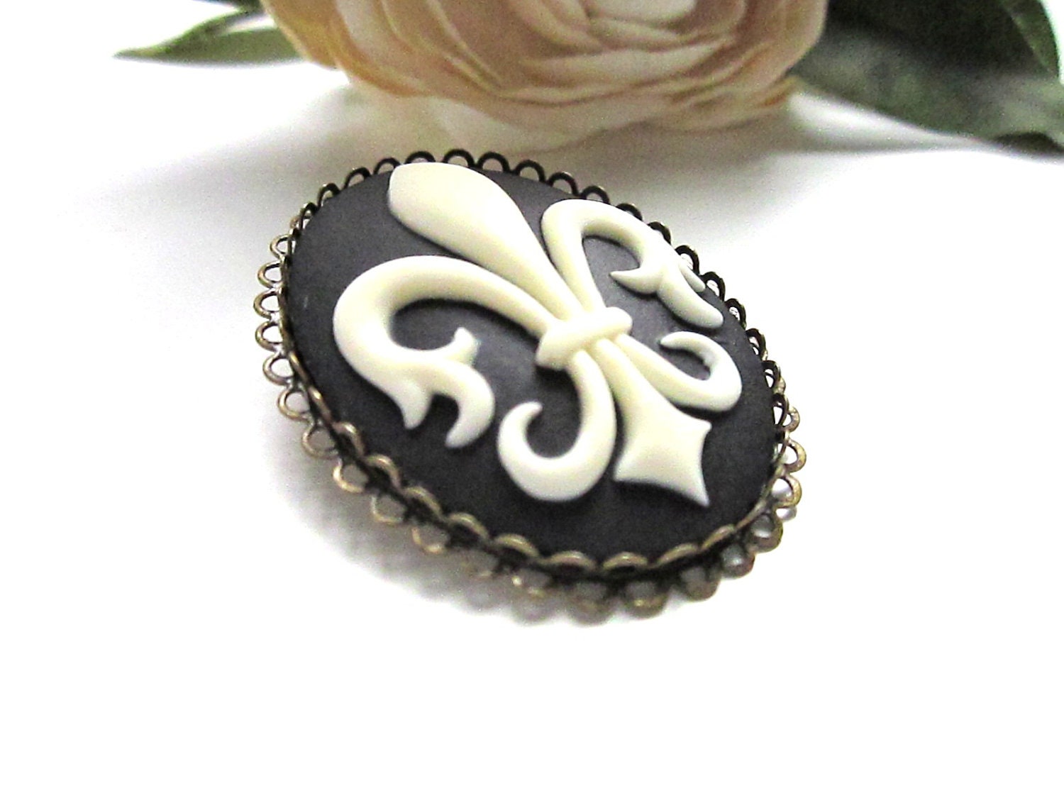 Fleur De Lis Cameo Brooch