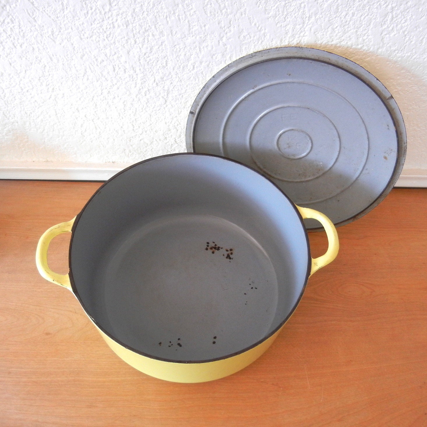 Descoware Yellow Dutch Oven, Large Soup Pot,  12 2-F