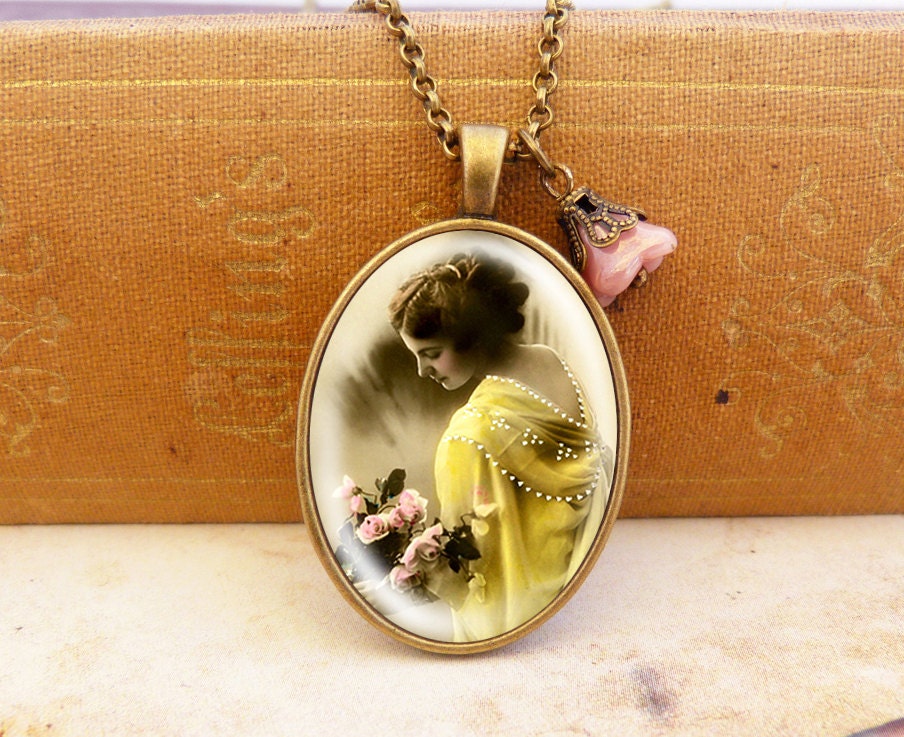 Fair Lady - Vintage Necklace