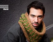 Le Picoté - col au tricot, présenté en Caramel et vert