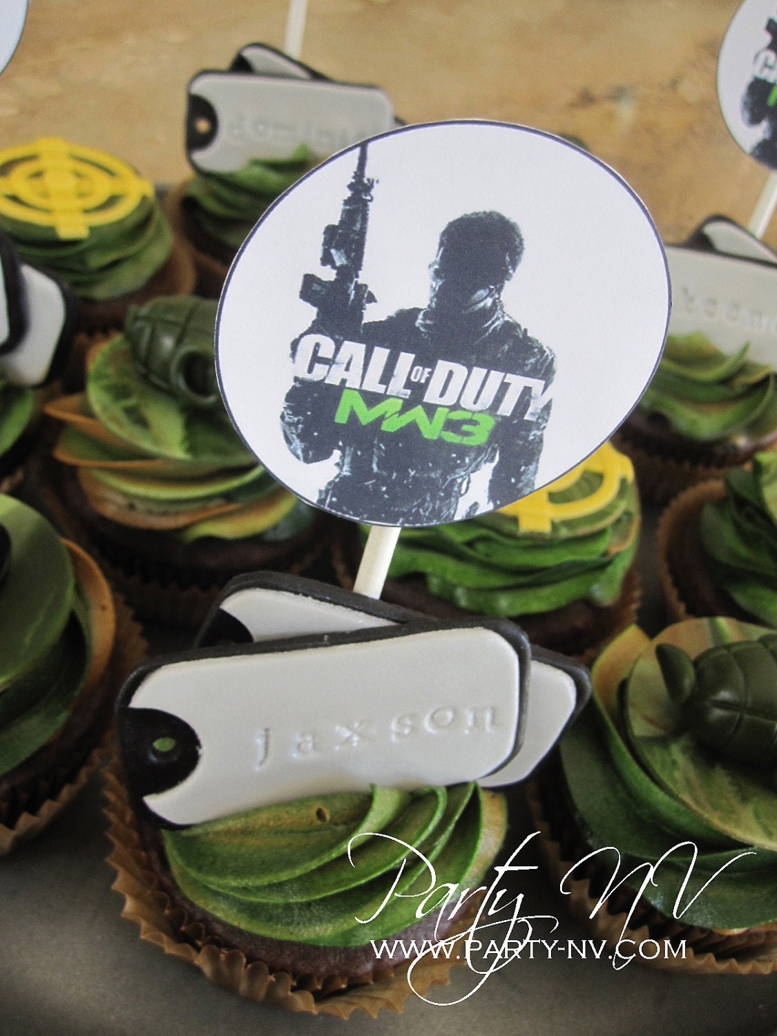 EDIBLE (Fondant Cupcake Toppers) - Call of Duty: MW3 Il_170x135