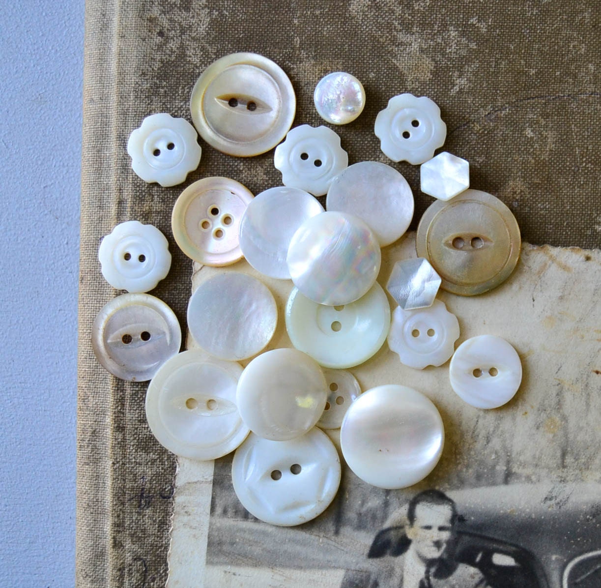 Vintage Button Lot - Pearly Shell Mix 395