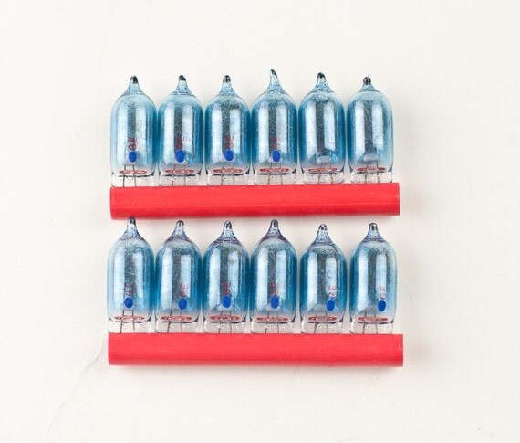 Vintage GE Flashbulbs for retro cameras AG1B 10 by MOJOmercantile