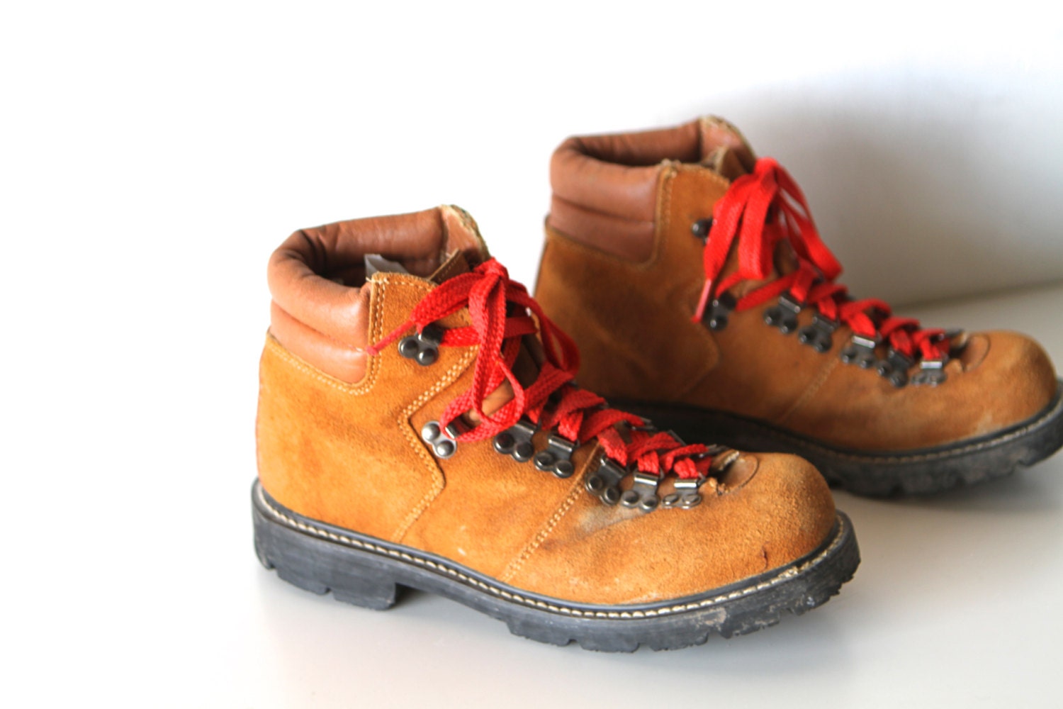 Men's size 7.5 / Women's size 9 boho HIKING combat CARAMEL brown leather LACE up combat style boots