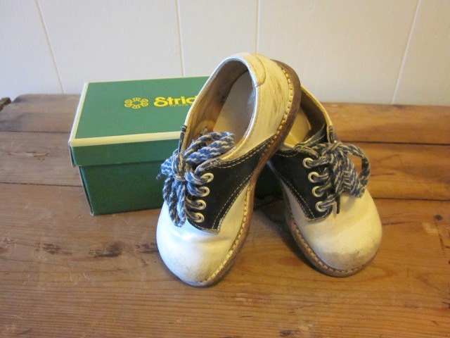 Vintage Childrens Black and White Leather Saddle Shoes by Stride Rite in Original Box 6 - bohemiansway