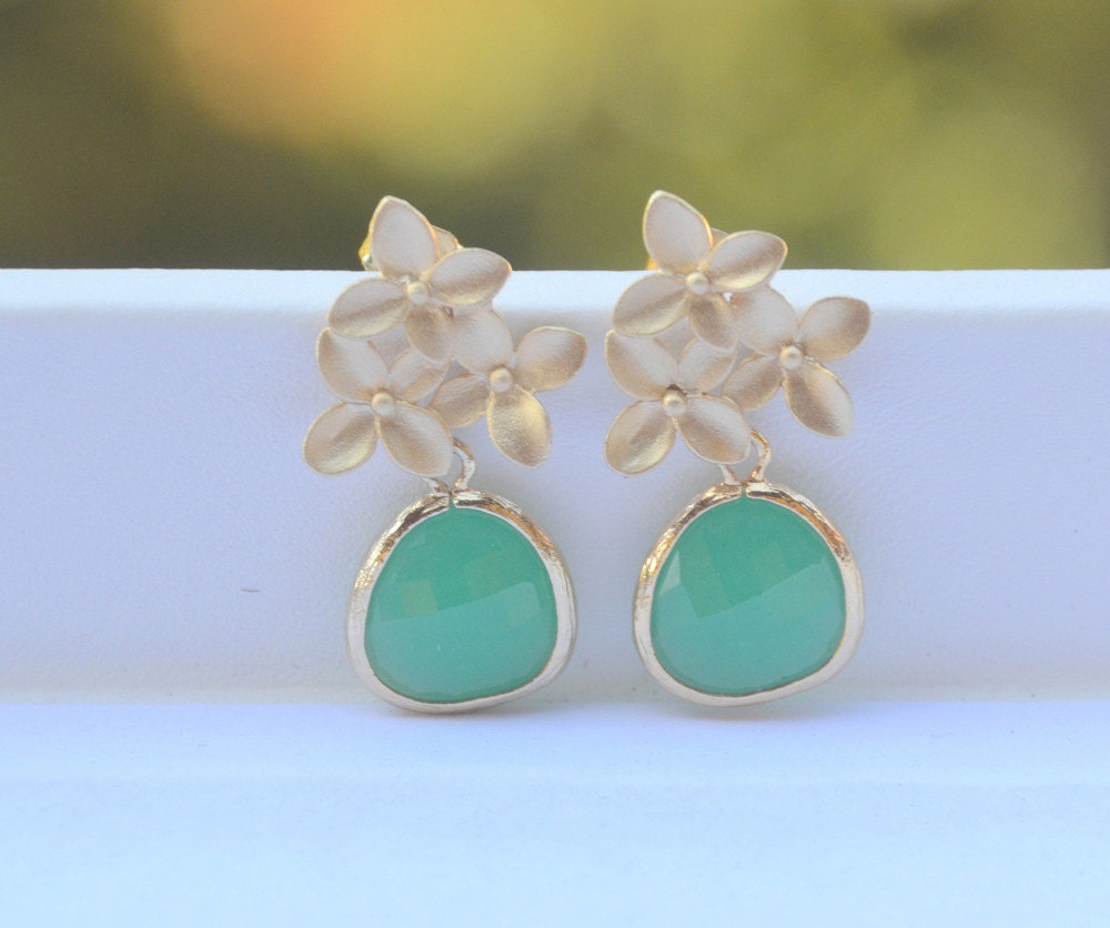 Palace Green Teardrop and Gold Earrings.  Green Glass and Gold Cherry Blossom Flower Post Drop Earrings.  Wedding Jewelry. Bridesmaid Gifts.