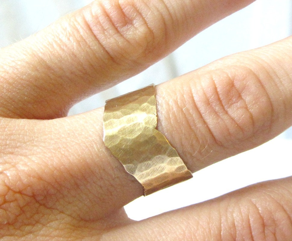 Chevron Ring Zigzag Hammered Gold Brass Band Ring - EagleRowe