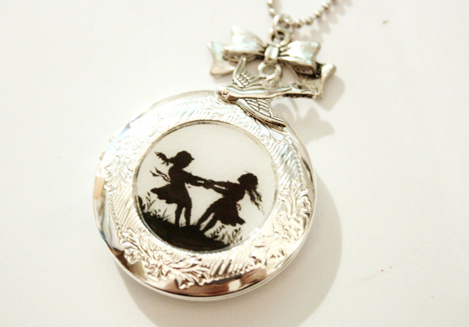 Silhouette Locket - Dancing sisters