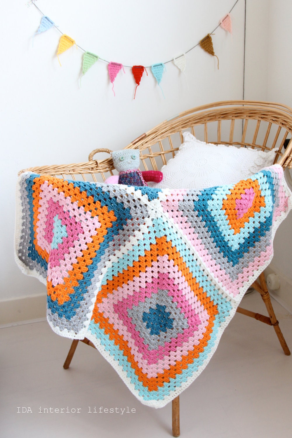 Crochet baby blanket (granny squares)