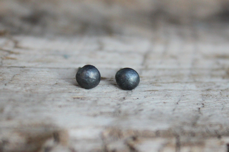 Everyday pebble silver post earring