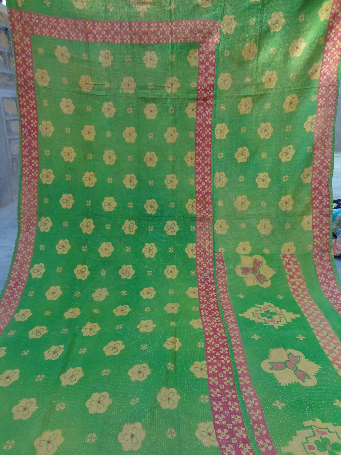 Vintage Kantha ralli Quilt/GUDRI/rallis/bedcover/bedspreads/table cover