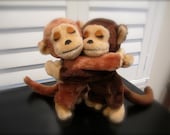 Hugging Monkeys stuffed Dakin 1975 Best friends brown and tan plush sleepy eyes
