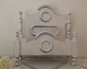 Rustic White Magazine Rack Shabby Chic Distressed Beach Cottage French Country Farmhouse Bedroom Home Decor