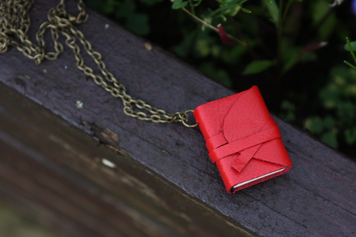 Annabel Lee by Edgar Allan Poe - Unique Mini book necklace with poem