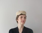 50s pillbox hat . wool needlepoint hat . 1950s knit toque
