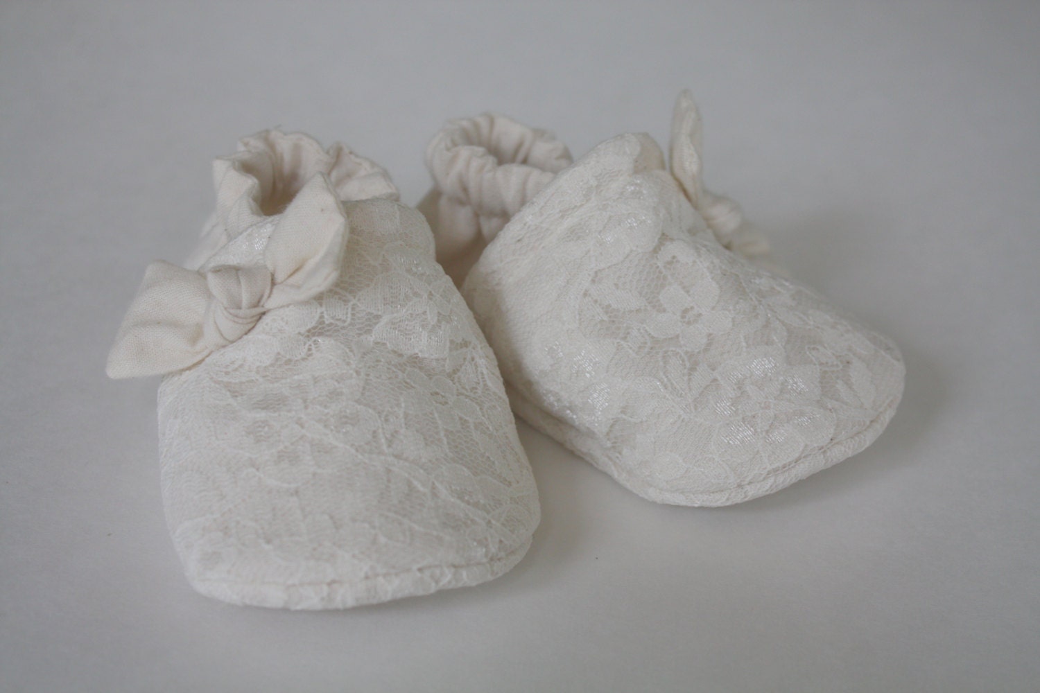creme white lace baby shoes, slippers, crib shoes, indoor shoes 0-2Tmonths - mychickiet