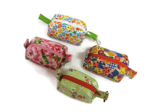 Dog Walkers & Minimalists Take Heart: The Howdy Doo Doo Bag