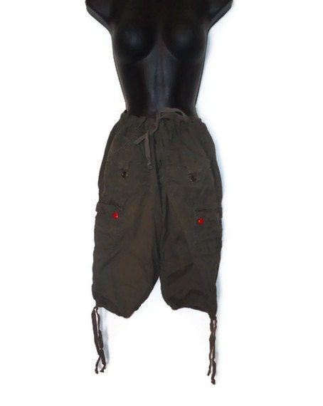 Dark Olive Green Cargo Capris Black Hand Painted Skull Juniors Clothing 11/13