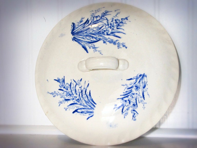 Antique Chamber Pot Lid with 3 Bunches of Blue Flowers