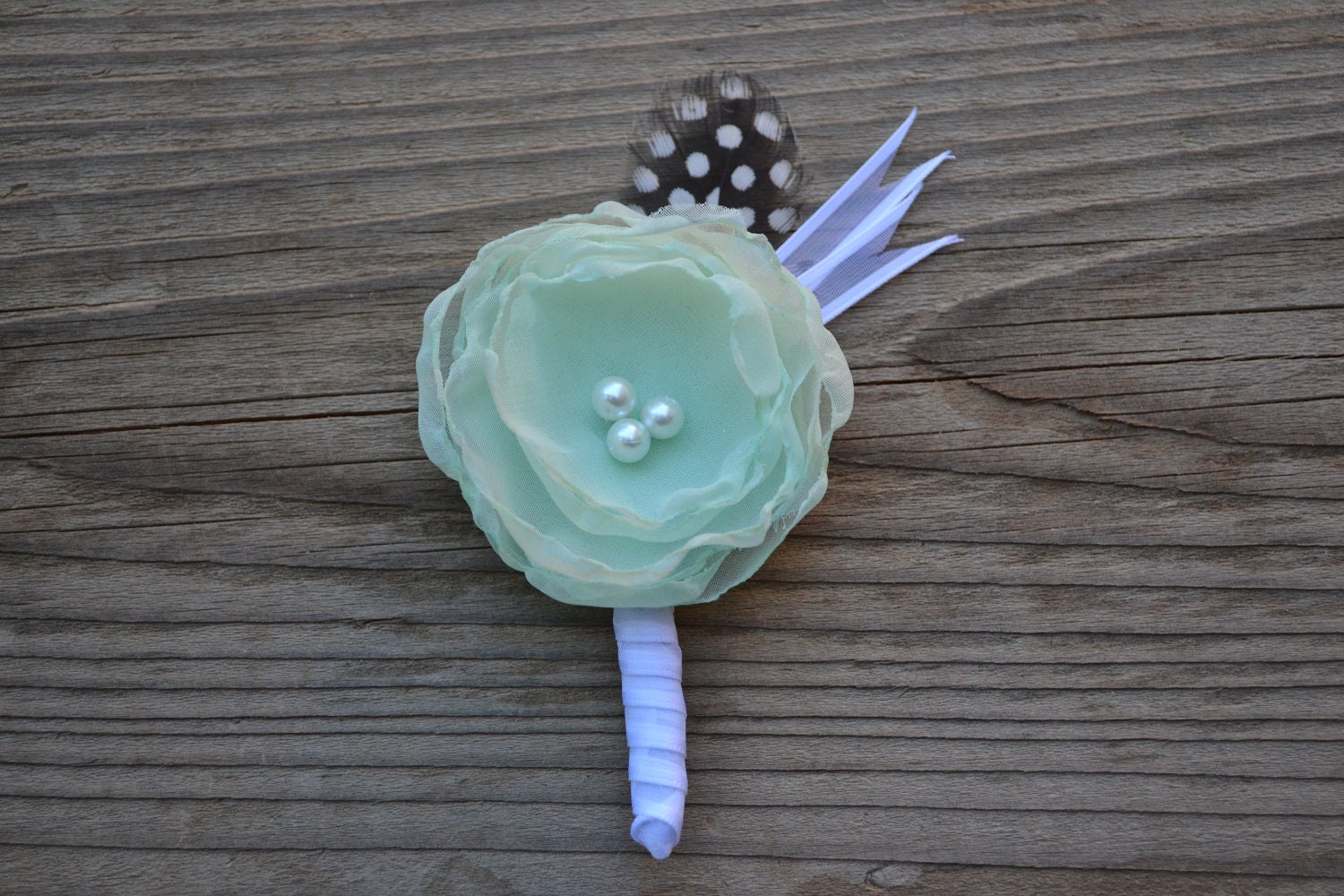 Mint Boutonniere With Pearls And a Feather