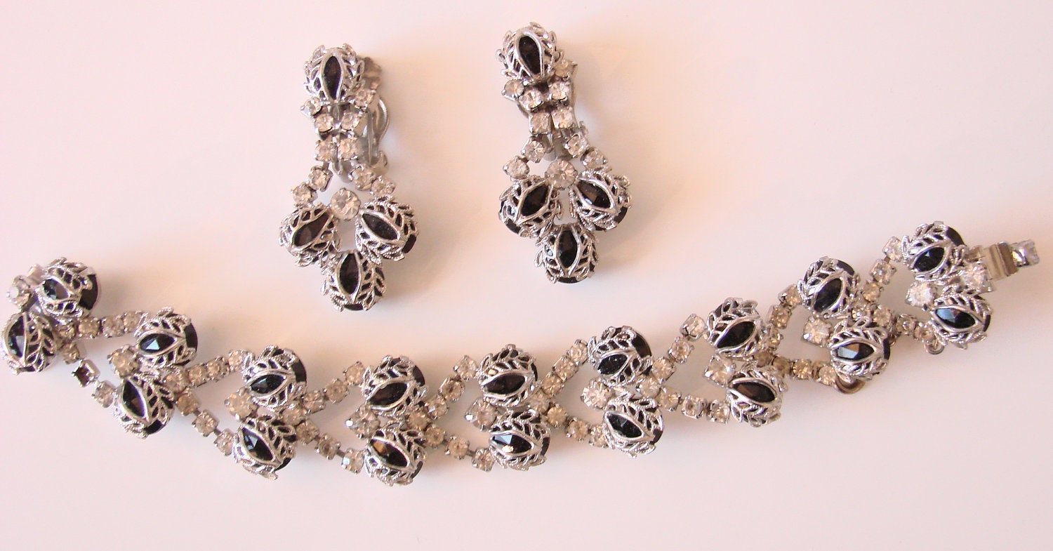Ornate 50s Filigree Demi Parure (Black Glass Stones/Rhinestones) Bracelet & Drop Earrings