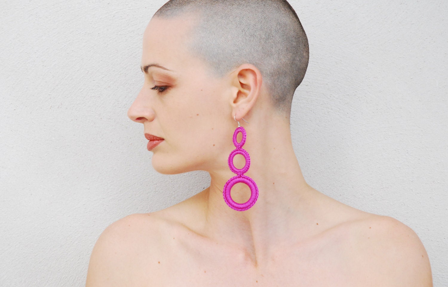 Big hoop earrings crochet / Fuchsia dangle earrings / Fashion fiber jewelry / Bright colors for summer jewelry / Neon / Gift for her