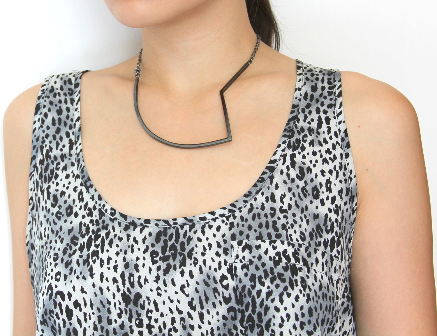 Simple everyday minimal irregular shape charm necklace
